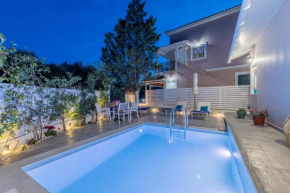 Soso's Garden House with Pool